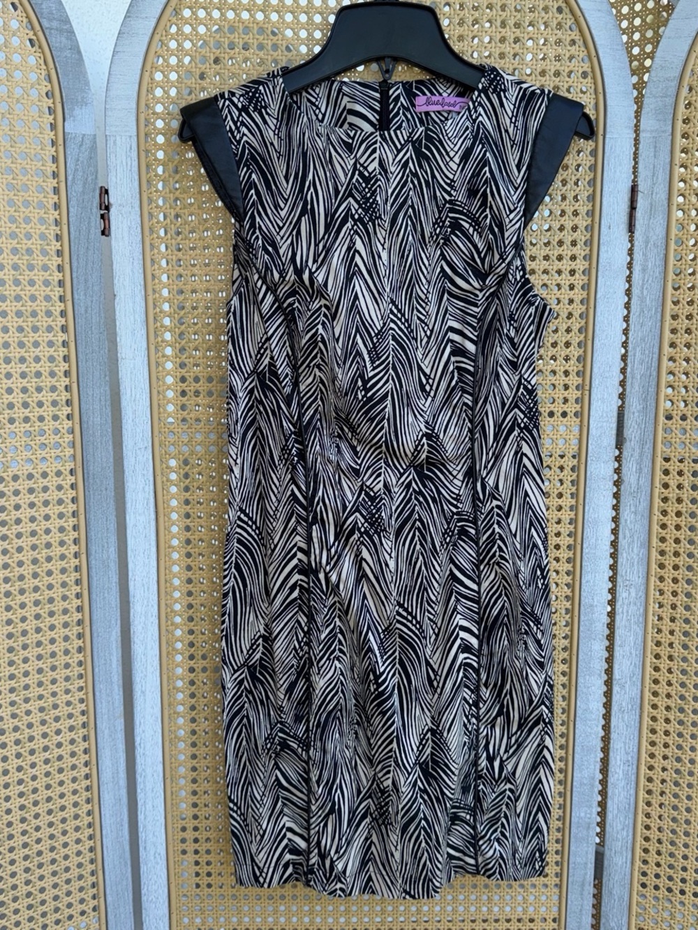 Sleeveless Black and White Patterned Women's Dress